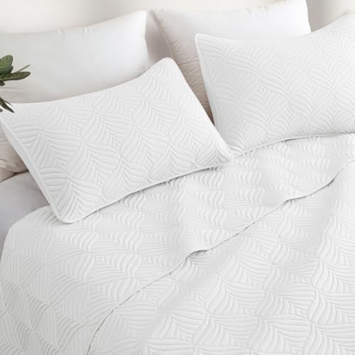 Whale Flotilla Modern Geometric Queen Quilt Set 3-Piece Extra Soft White Bedding
