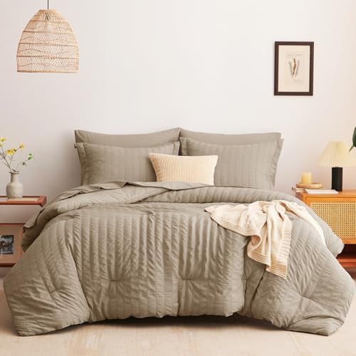CozyLux 7-Piece Seersucker Bed in a Bag Set