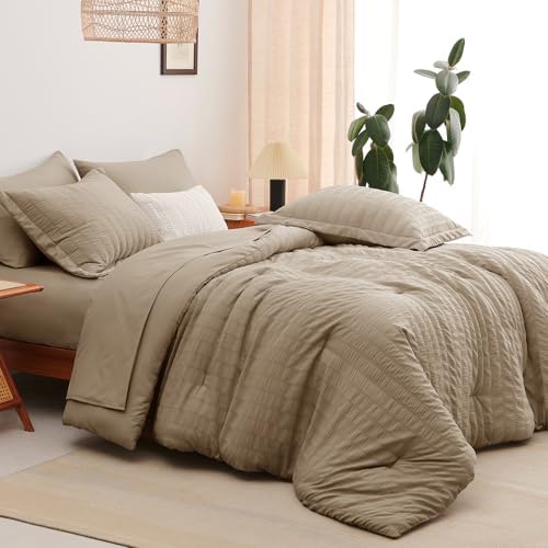 CozyLux 7-Piece Seersucker Bed in a Bag Set
