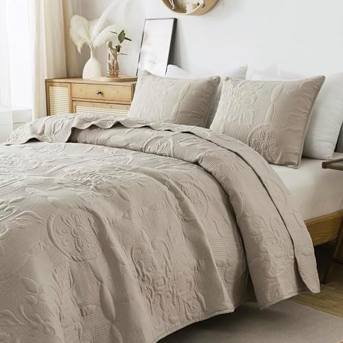 B2EVER Damask Quilt Cal King Set with 2 Pillow Shams