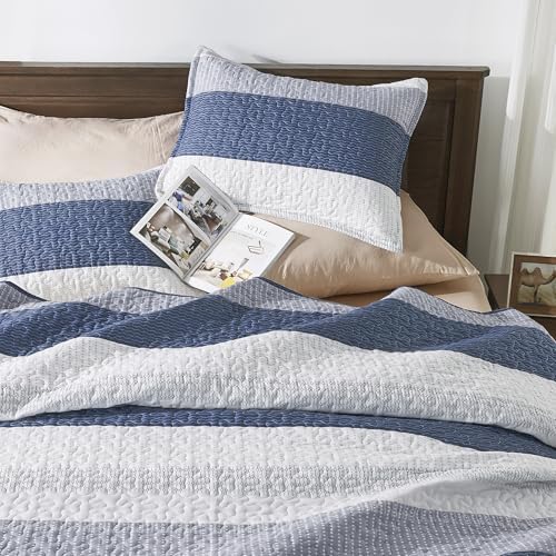 Andency Queen Quilt Bedding Set in Mineral Blue