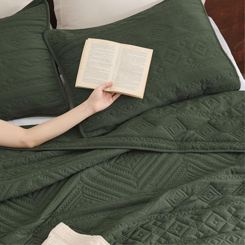 Bedsure Boho Quilt King Size - Olive Green Geometric