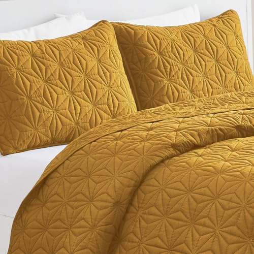 VCNY Home Kaleidoscope Pattern Quilt Set with Shams Gold