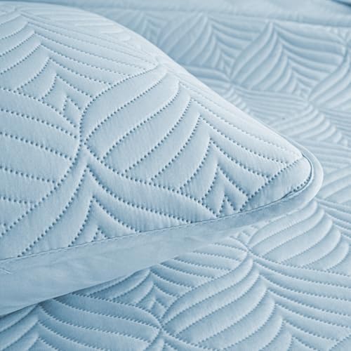 Whale Flotilla Light Blue Quilt Set Queen Size