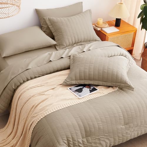 CozyLux 7-Piece Seersucker Bed in a Bag Set