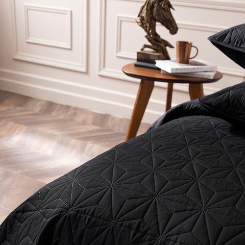 Whale Flotilla Twin Quilt Bedding Set with Geometric Star Pattern 1