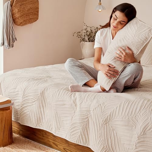 Exclusivo Mezcla Queen Quilt Set with Leaf Pattern
