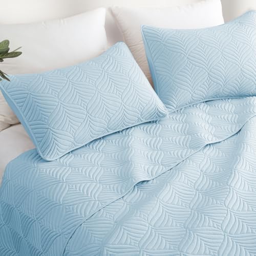 Whale Flotilla Light Blue Quilt Set Queen Size