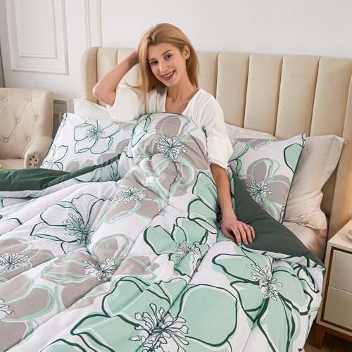 3 Piece Queen Comforter Set with Leaf Pattern 1