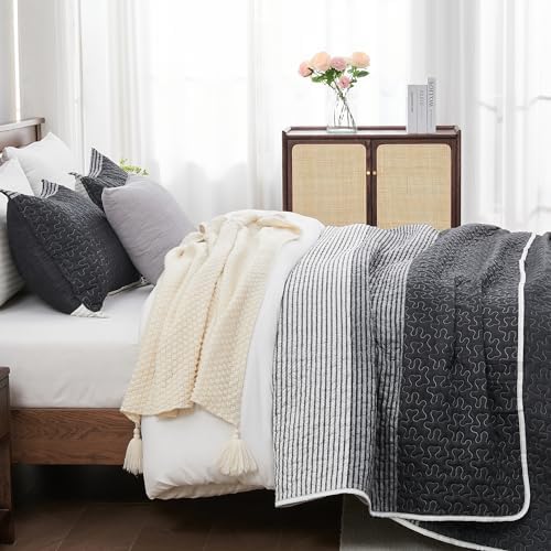 Andency Queen Quilt Set Black and White Striped