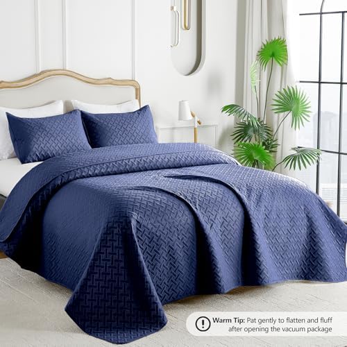 FLYMME Queen Quilt Set - Navy Blue Microfiber Bedspread with 2 Pillow Shams