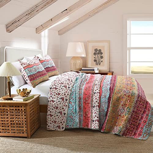 Boho Style Reversible King Quilt Set with 2 Pillow Shams