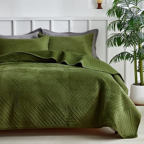 WARMDERN Velvet Quilt Set King Size Green Geometric Striped Pattern