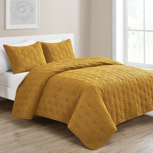 VCNY Home Kaleidoscope Pattern Quilt Set with Shams Gold