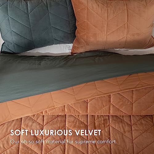 Evergrace Burnt Orange Velvet Quilt Set with 2 Shams