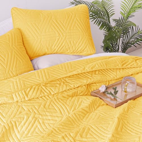 Whale Flotilla Soft Twin Quilt Set Yellow