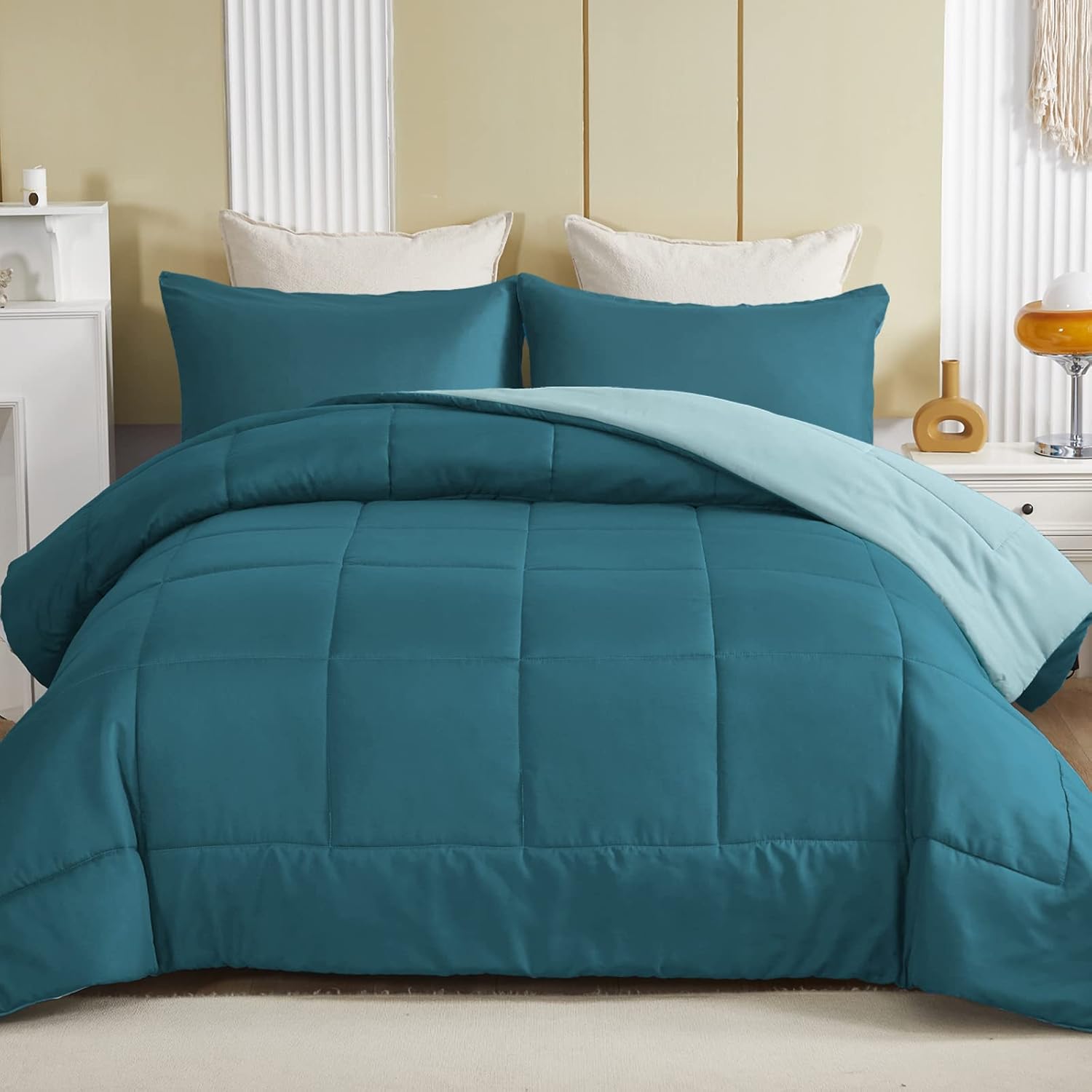 Exclusivo Mezcla Lightweight Summer Reversible Comforter Set