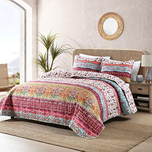 Boho Style Reversible King Quilt Set with 2 Pillow Shams