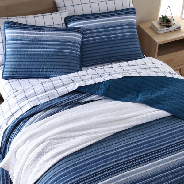 Nautica Queen Quilt Set - Cotton Reversible Bedding with Shams