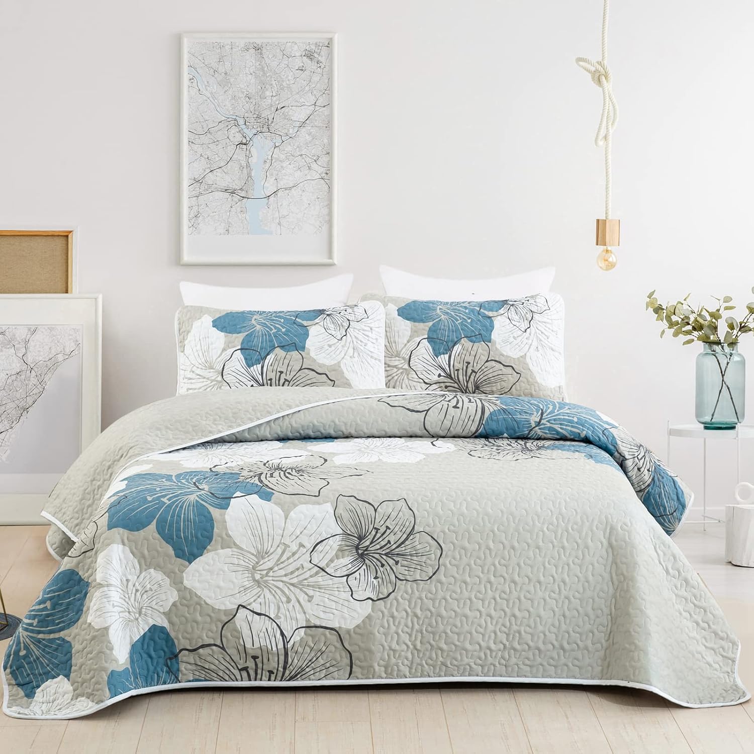 DJY 3 Piece King Quilt Set with Blue Floral Pattern
