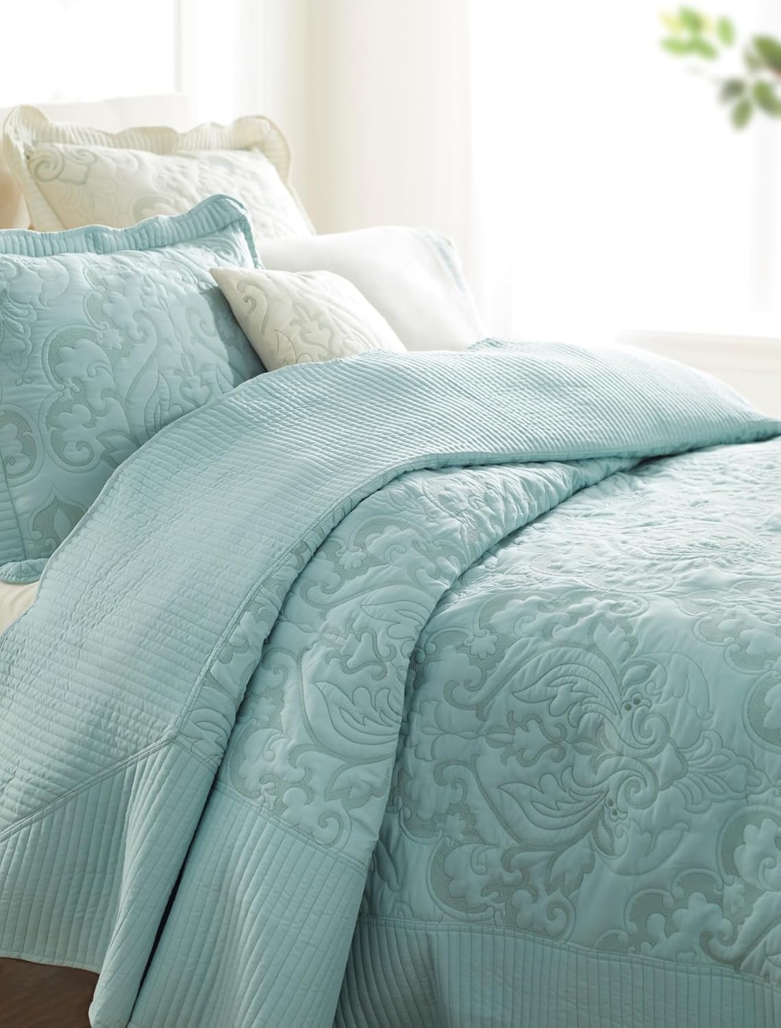 BrylaneHome Ultra Soft Queen Bedspread - Ivory Navy