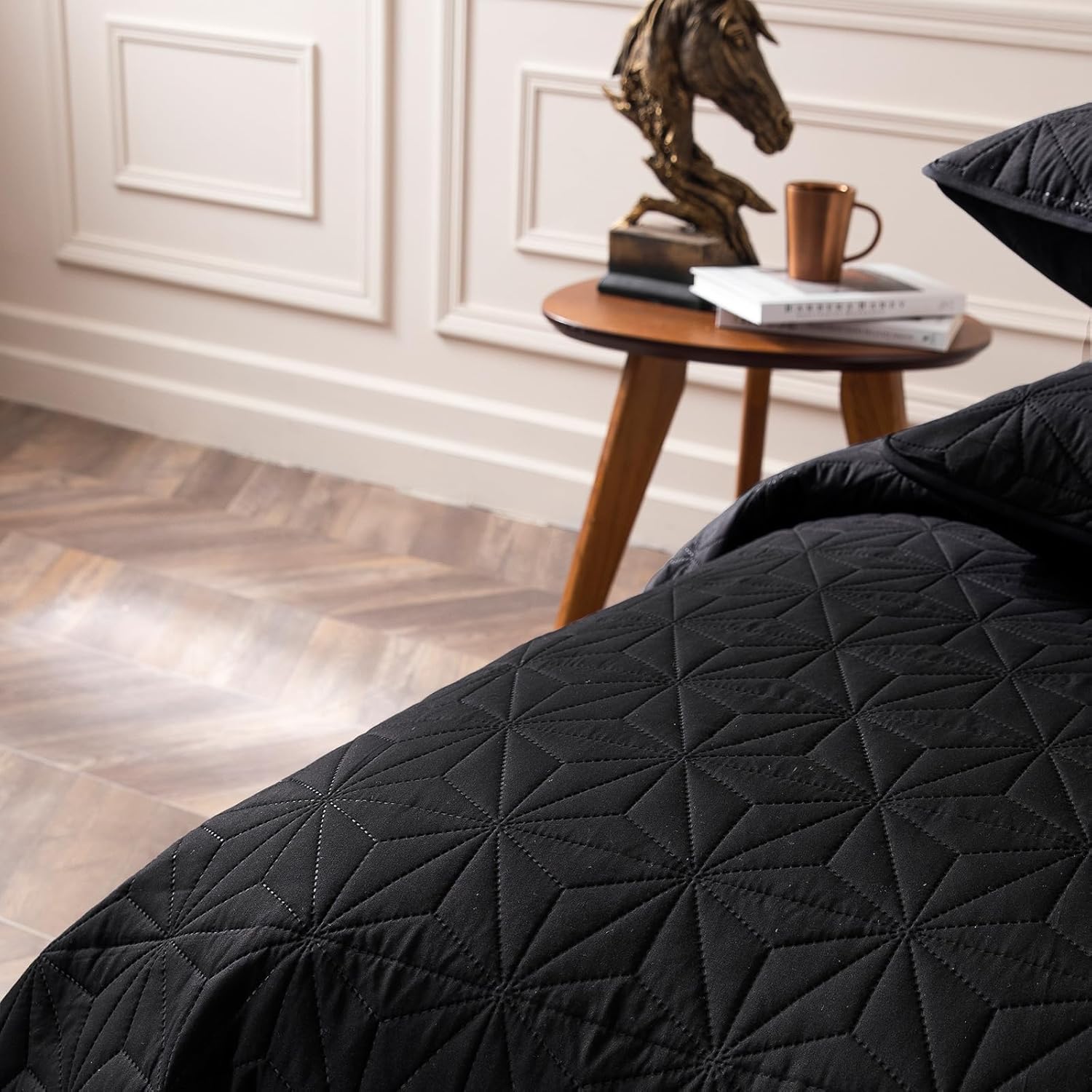 Whale Flotilla Twin Quilt Bedding Set with Geometric Star Pattern 1