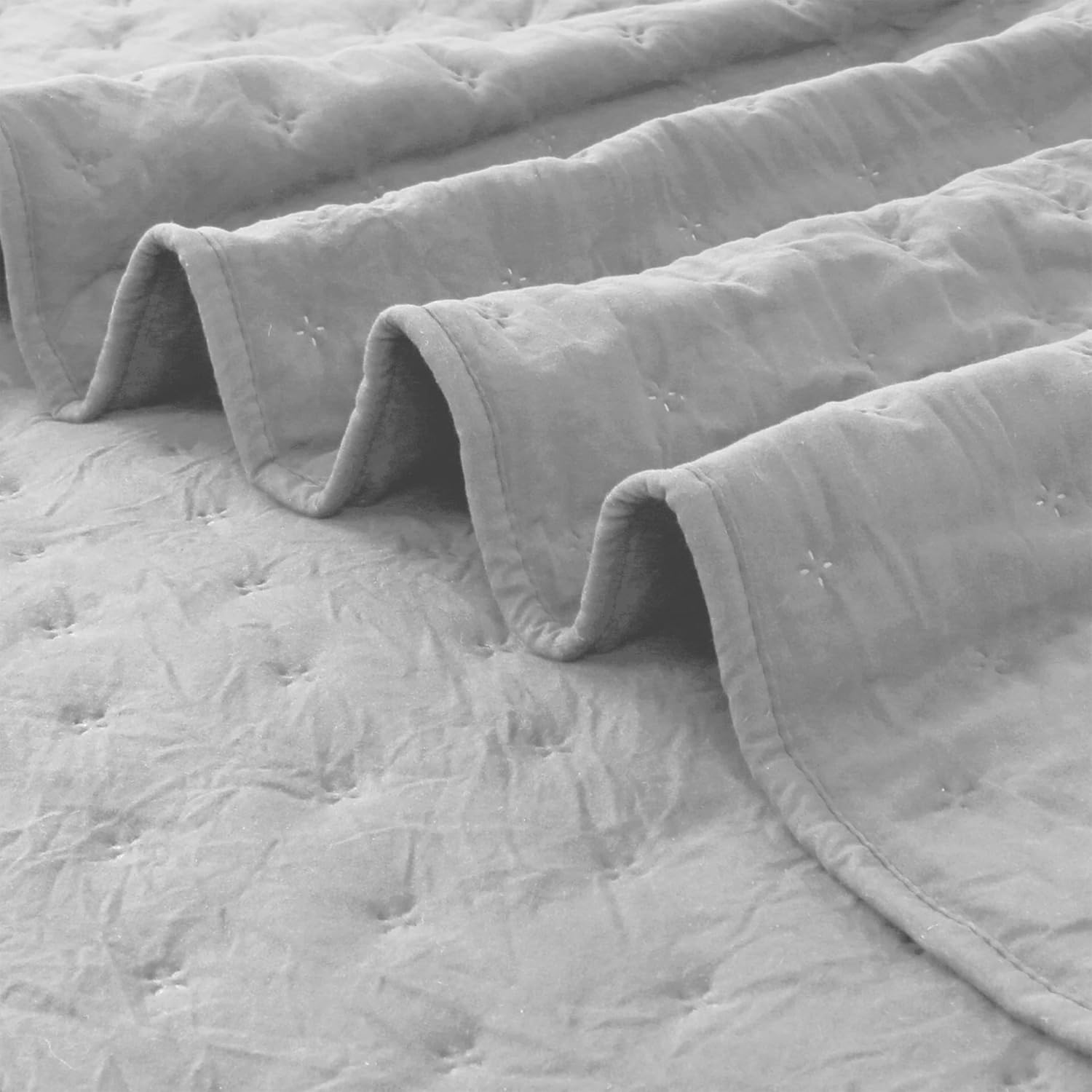 ROARINGWILD Light Grey Twin Quilt Set with Pillow Sham
