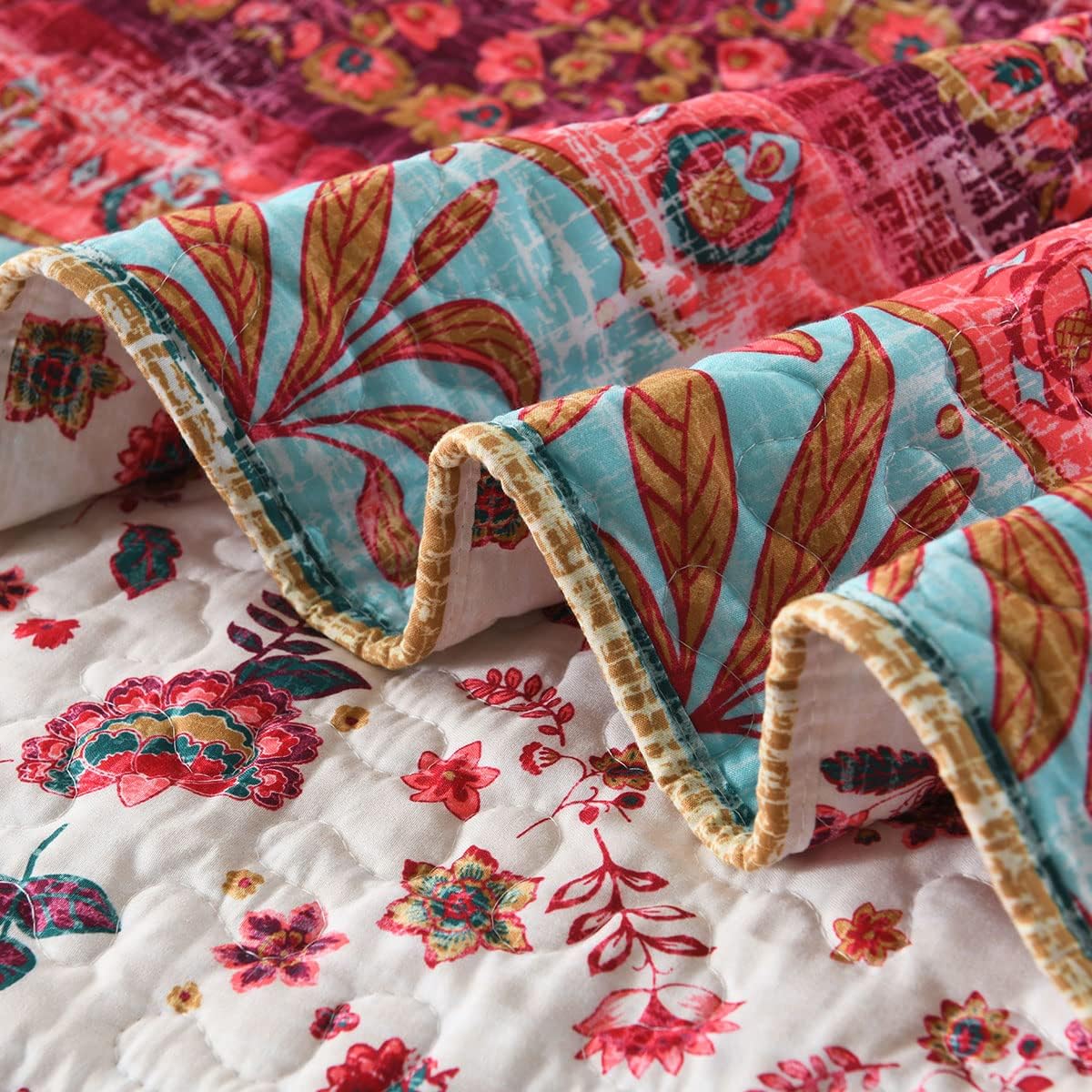 Boho Style Reversible King Quilt Set with 2 Pillow Shams