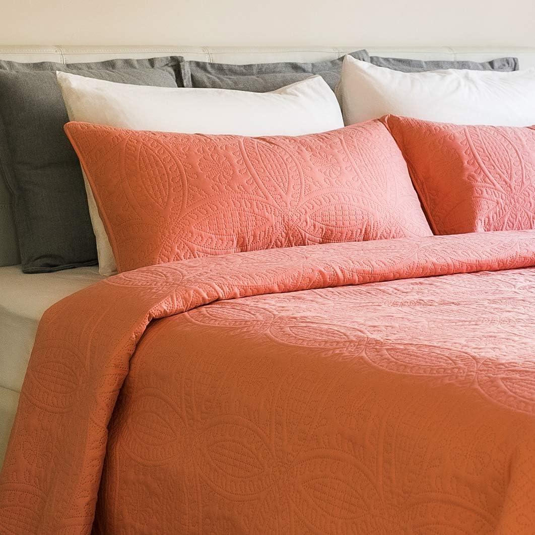 Mezzati Coral Rose Quilt Set - 2-Piece TwinTwinXL Bedspread