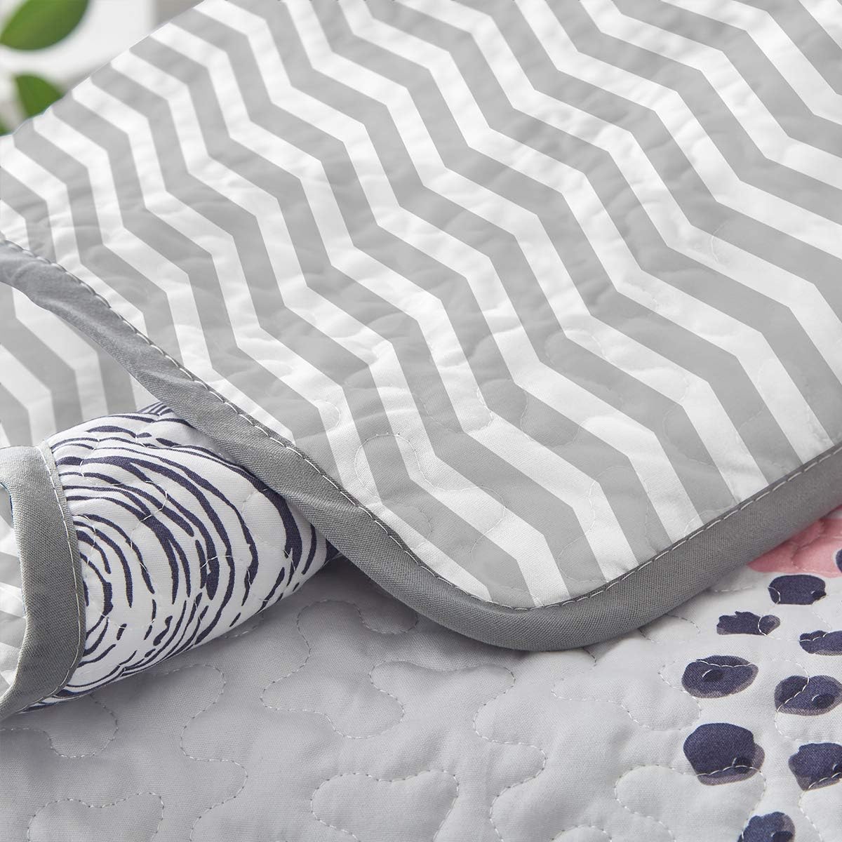 UOZZI BEDDING 3 Piece Reversible Quilt Set Queen Size 1