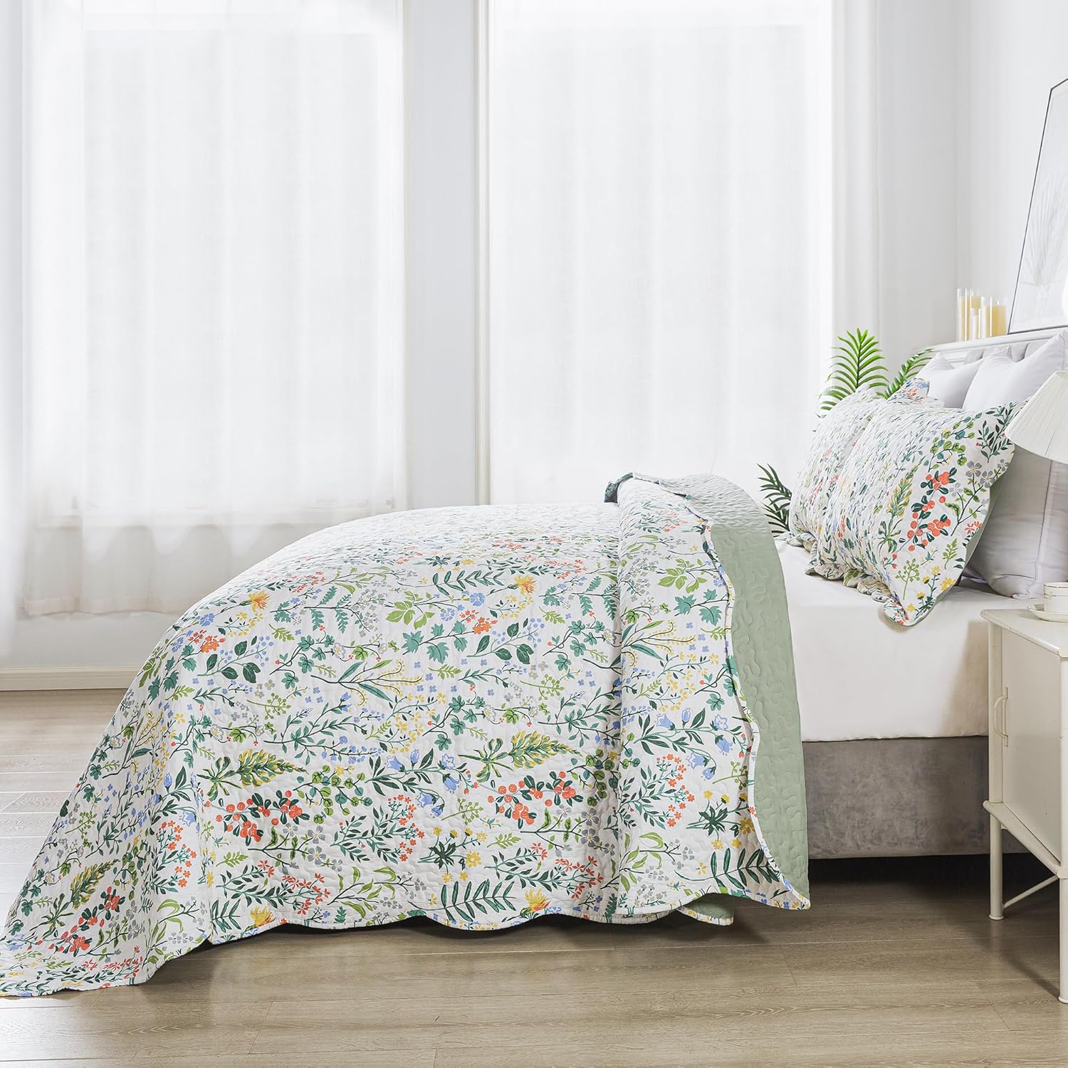 HoneiLife Queen Quilt Set - 3 Piece Lightweight Floral Bedding
