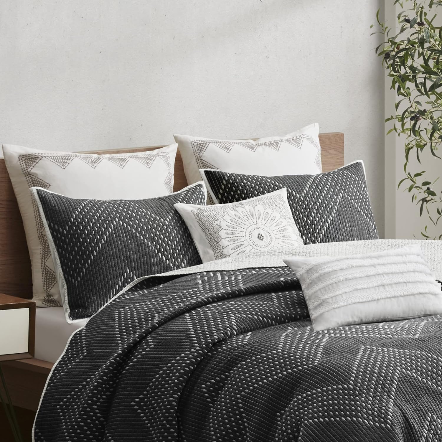 INKIVY Reversible Chevron Cotton Quilt Set - 3 Piece Black FullQueen