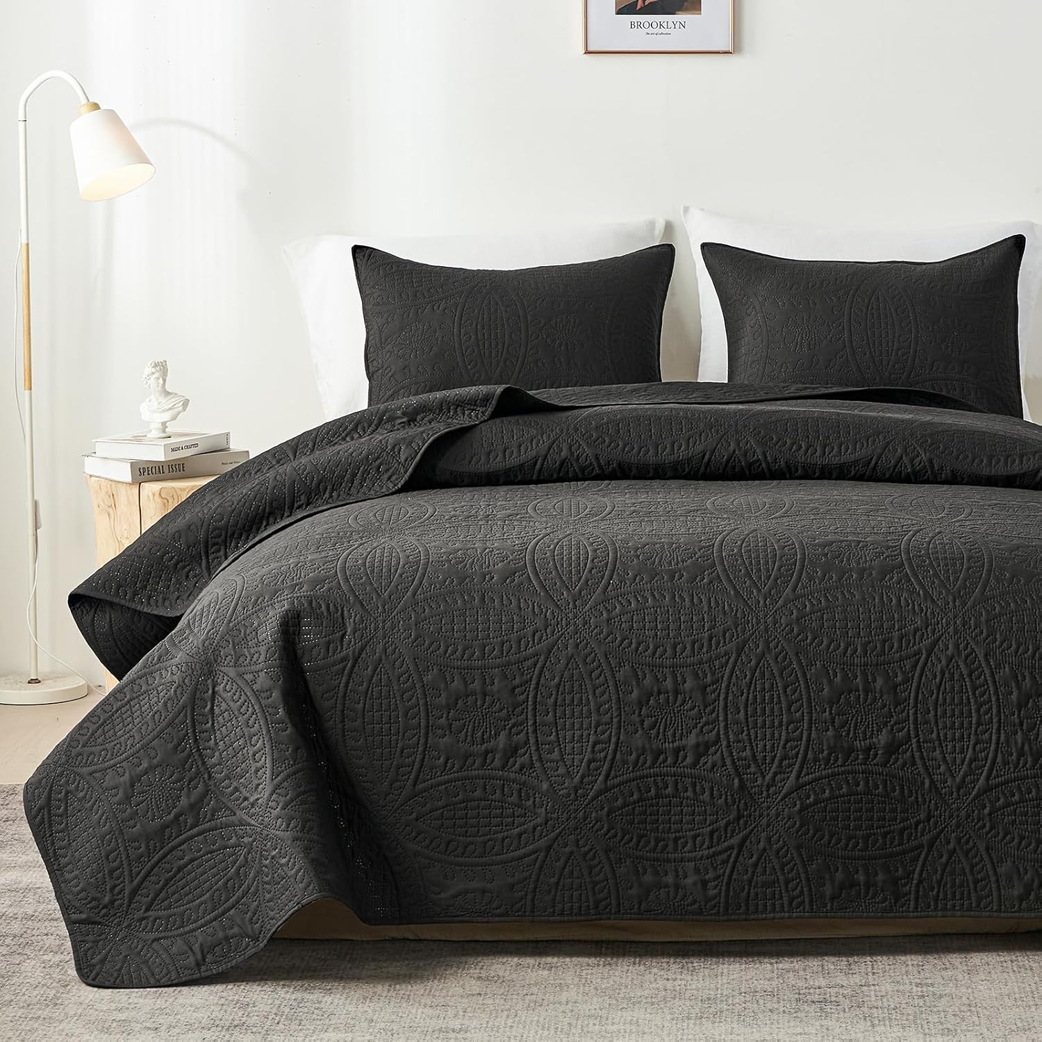 Akkialla Twin Quilt Bedding Set with Coin Pattern