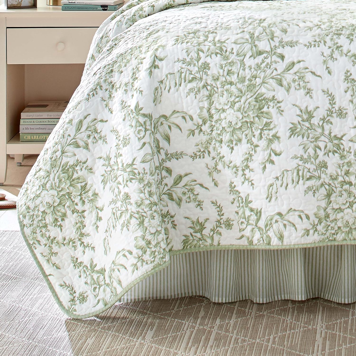 Laura Ashley Twin Quilt Set Reversible Cotton Bedding with Matching Sham