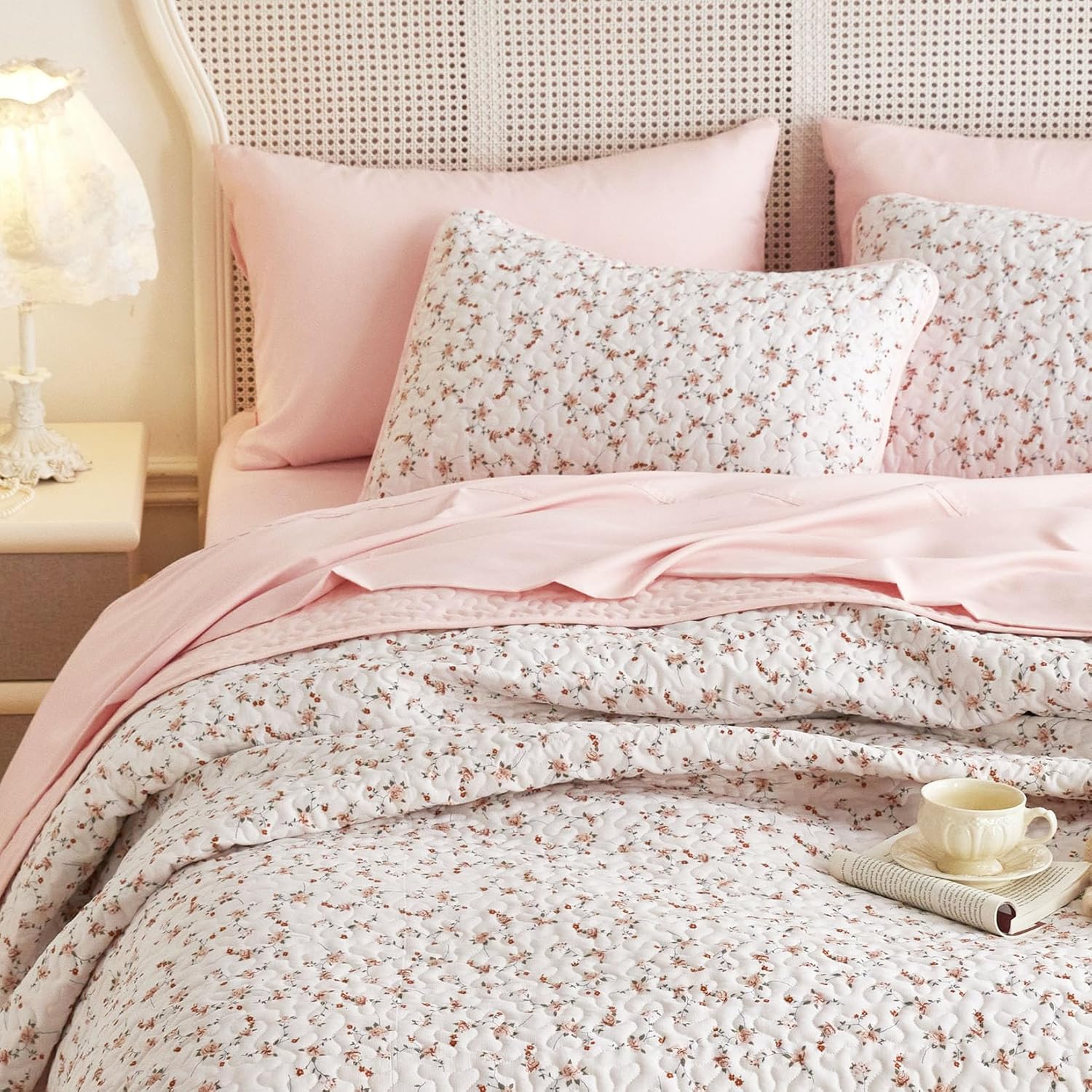 Wake In Cloud Floral Quilt Set for Women