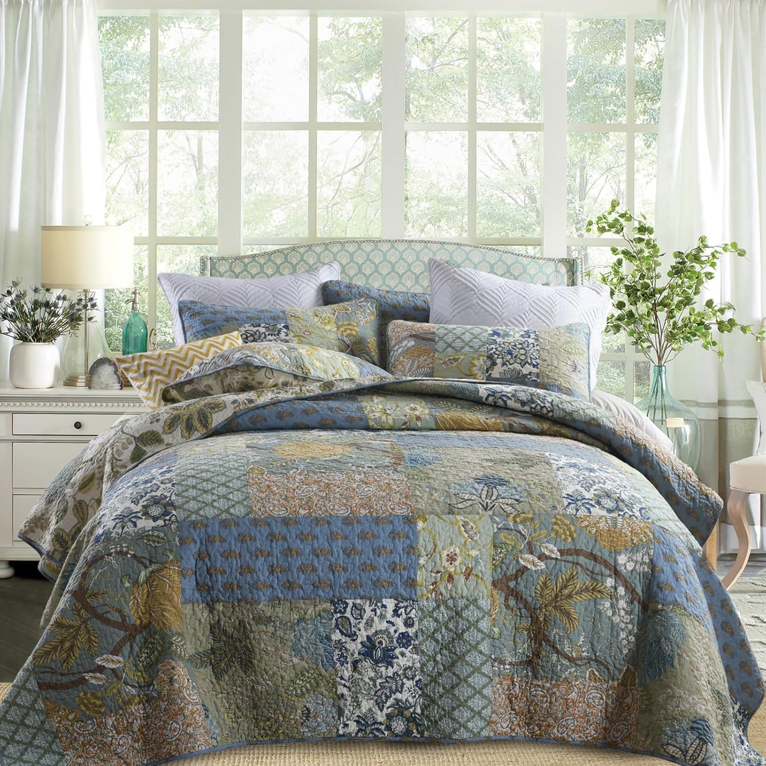Yvooxny California King Quilt Set - Bohemian Patchwork Floral Reversible