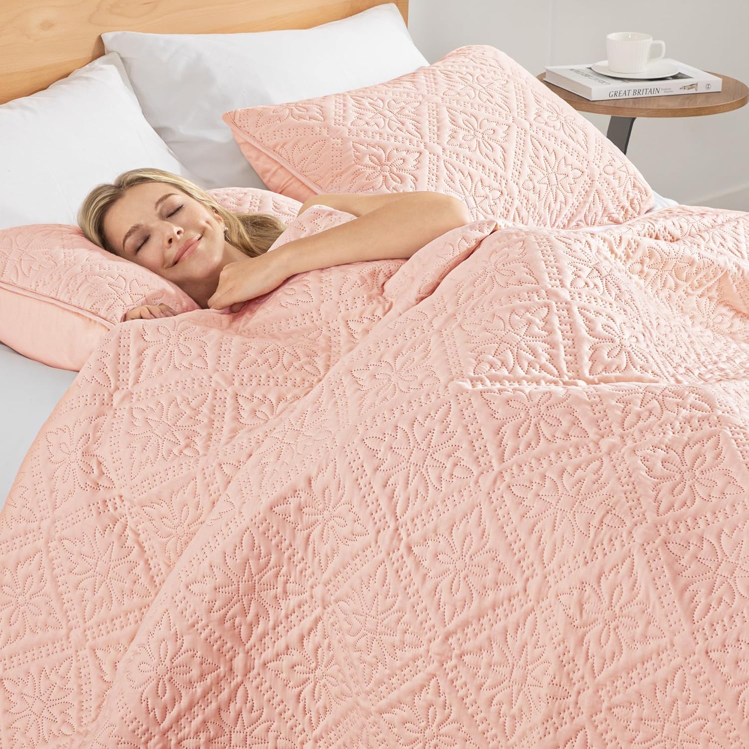 Exclusivo Mezcla Queen Quilt Set Soft Blush Pink Bedspreads with 2 Pillow Shams