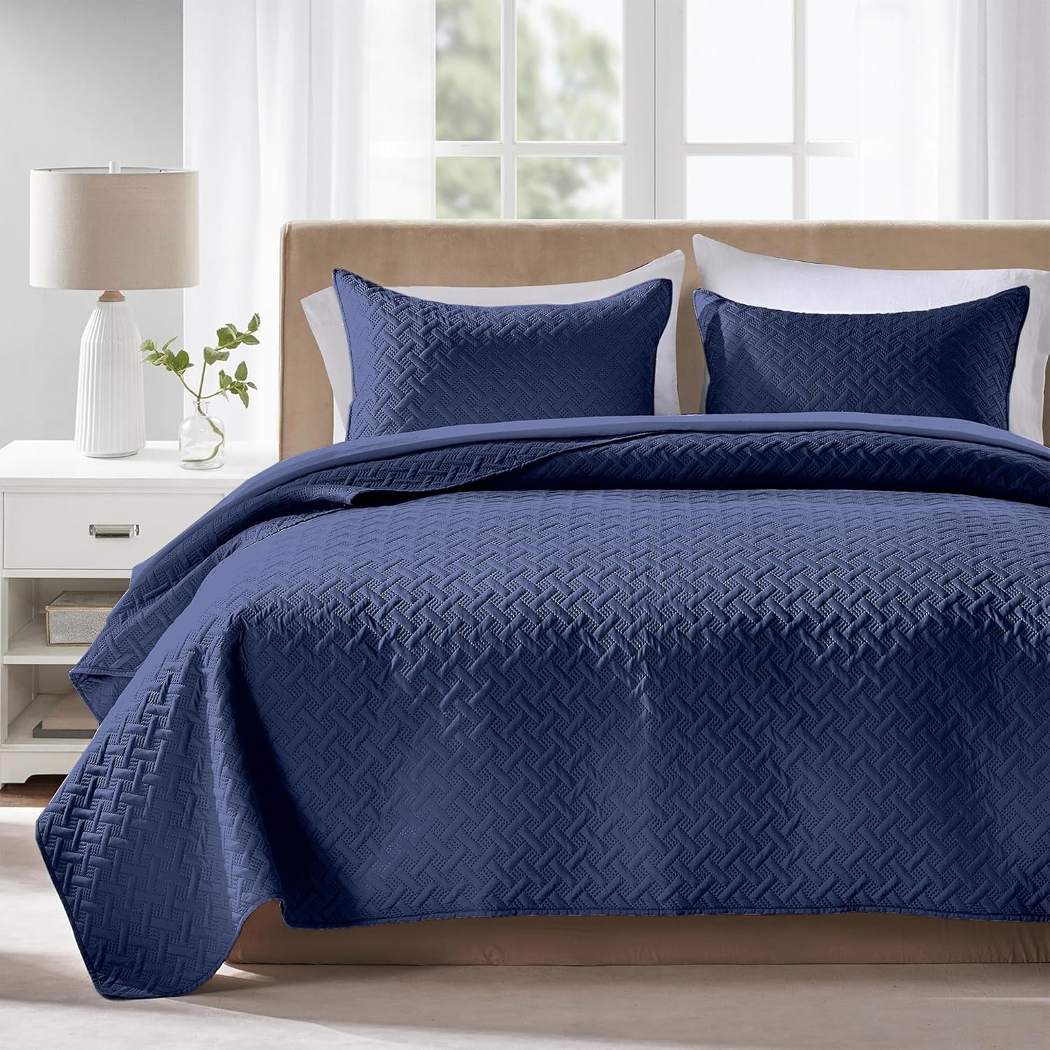FLYMME Queen Quilt Set - Navy Blue Microfiber Bedspread with 2 Pillow Shams