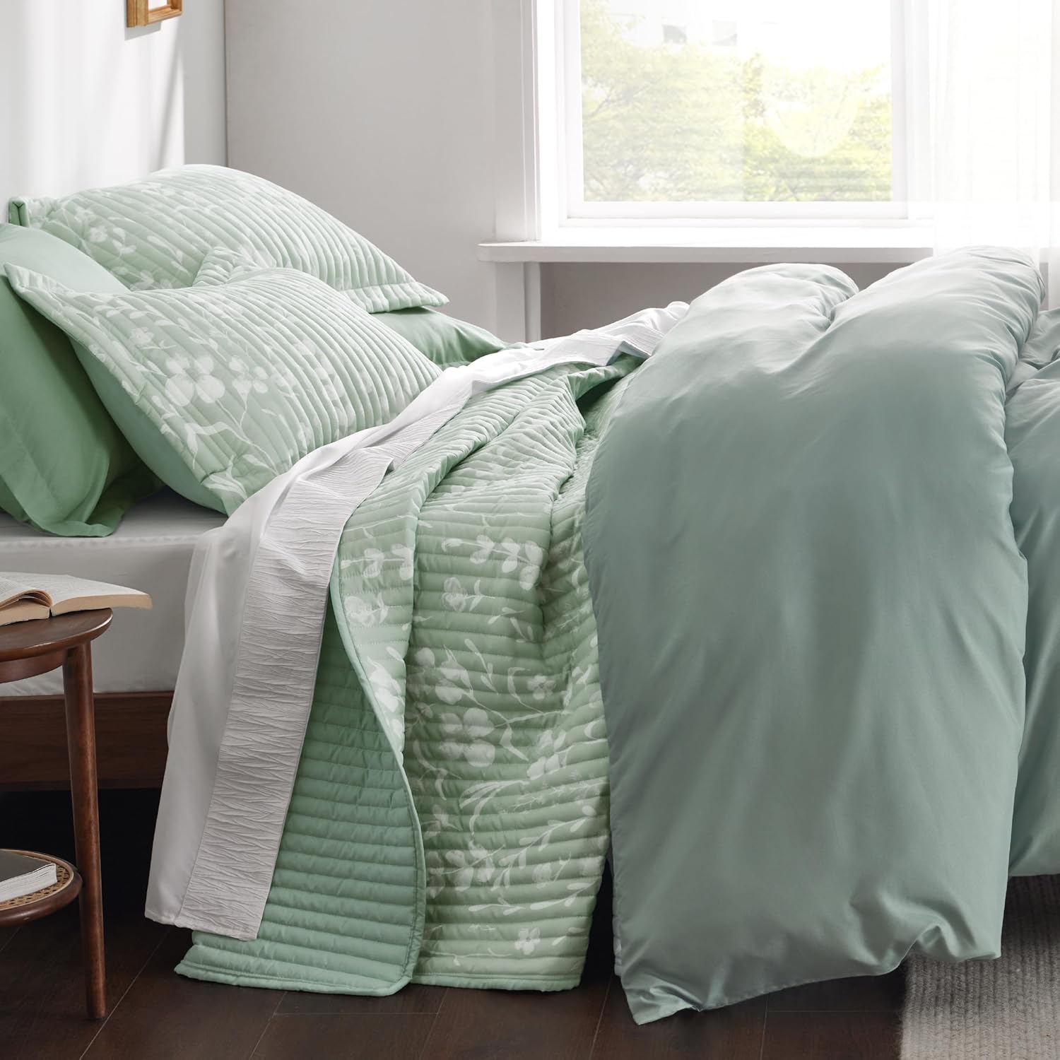 Bedsure Twin Quilt Set - Floral Microfiber Coverlet with Pillow Sham