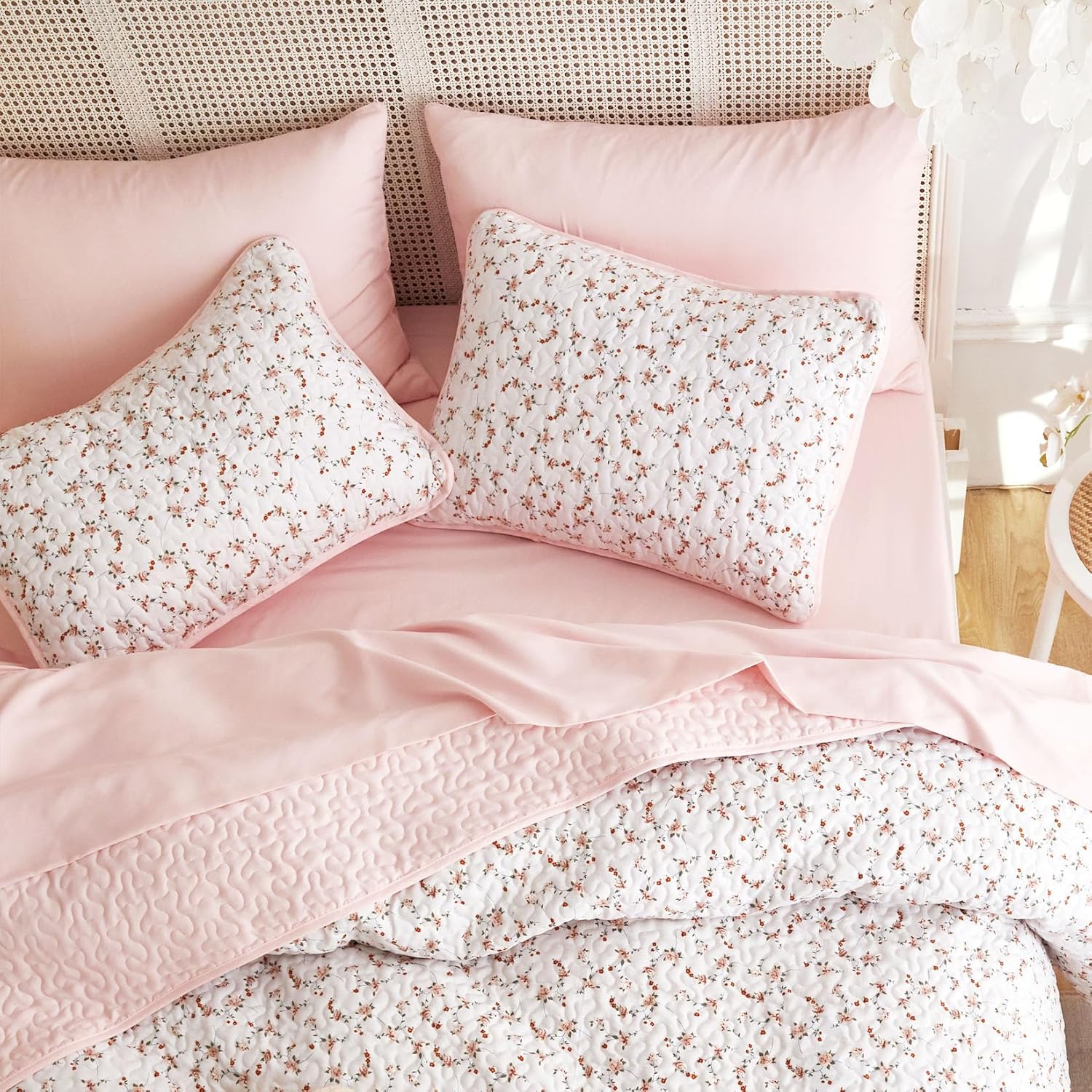 Wake In Cloud Floral Quilt Set for Women