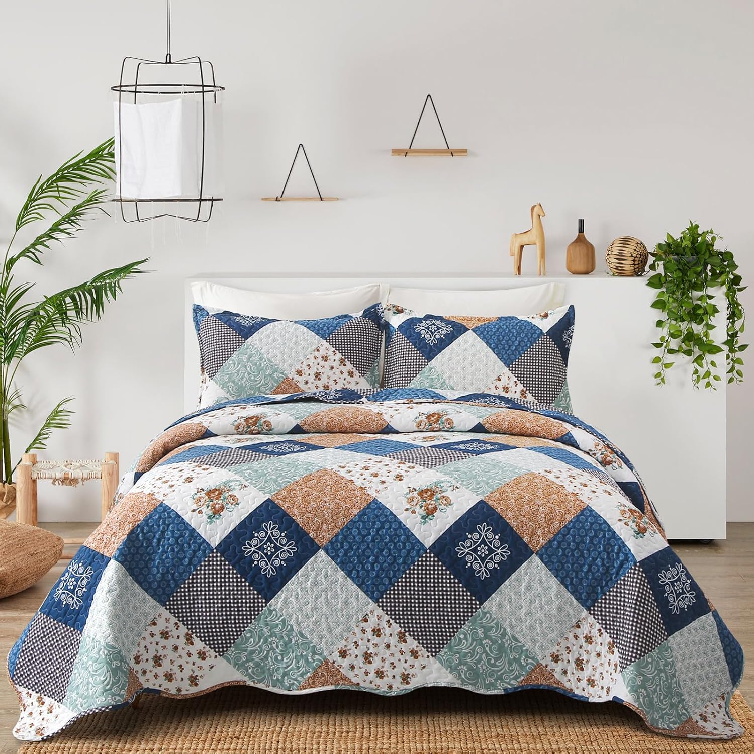 Dinjoy Reversible Patchwork Quilt Set King Size