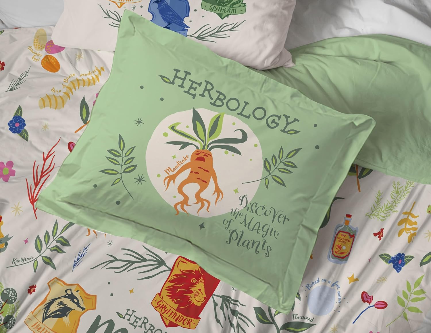 Jay Franco Harry Potter Comforter Set - 7 Piece Kids Bedding