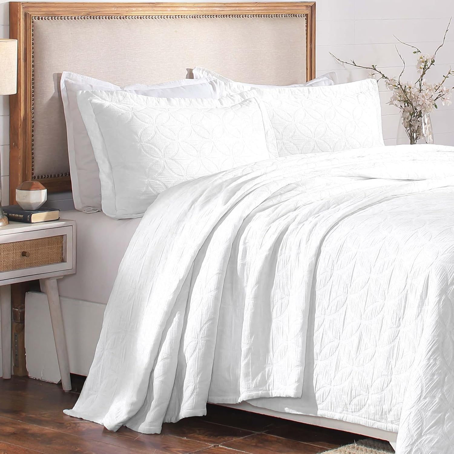 Superior Cotton Bedspread Set with Geometric Circles
