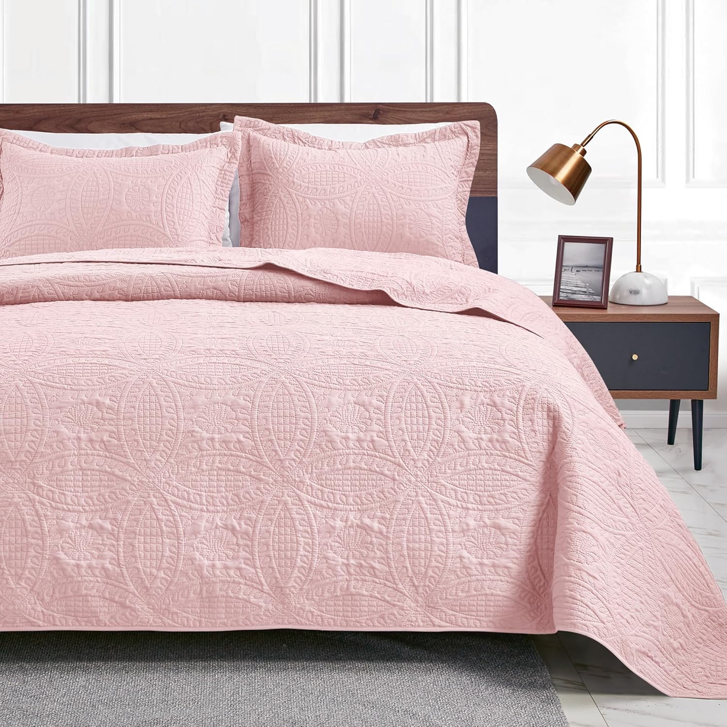 Loves Cabin Quilt Set - Queen Size Pink Bedspread