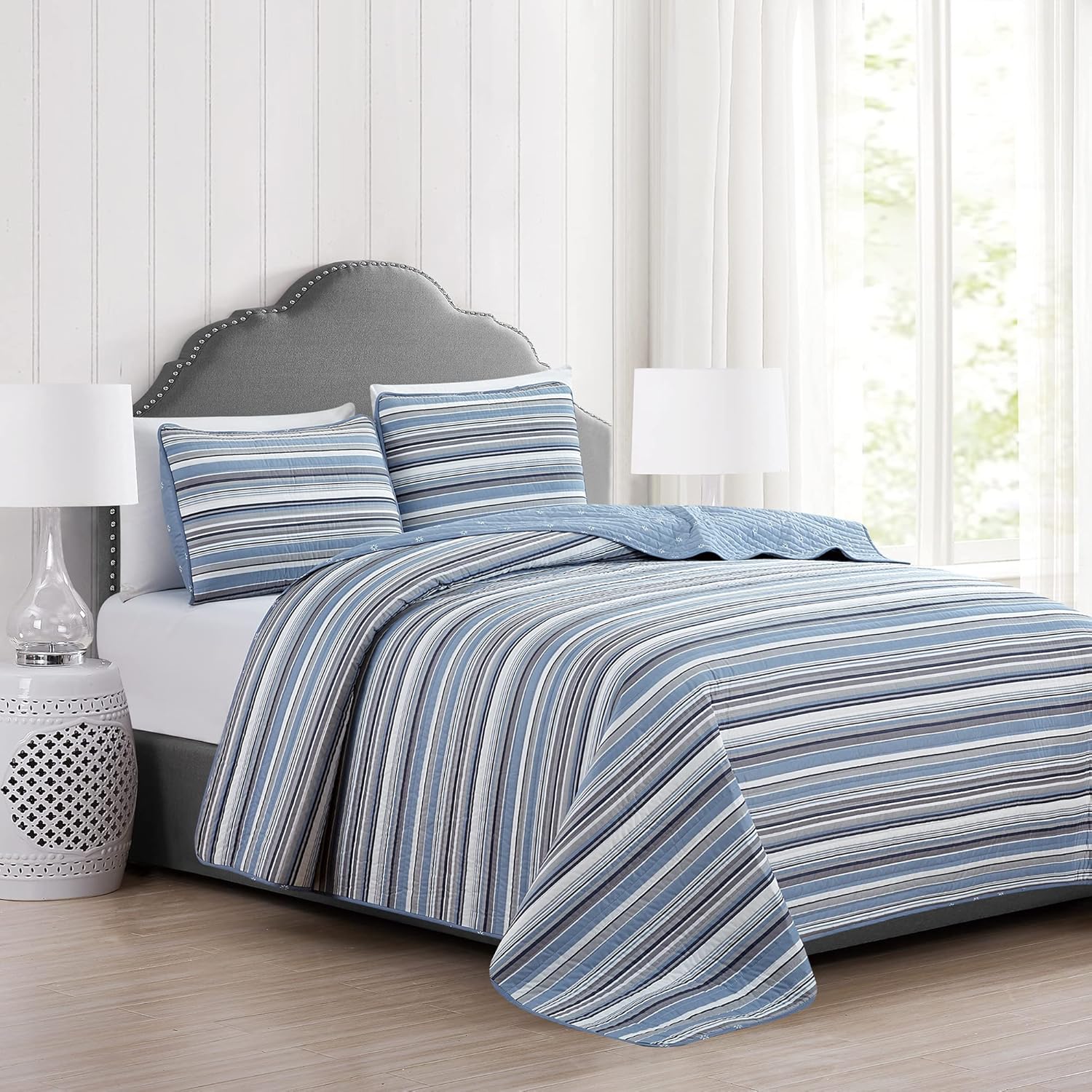Market Place 3 Piece Reversible Quilt Set with Shams 1