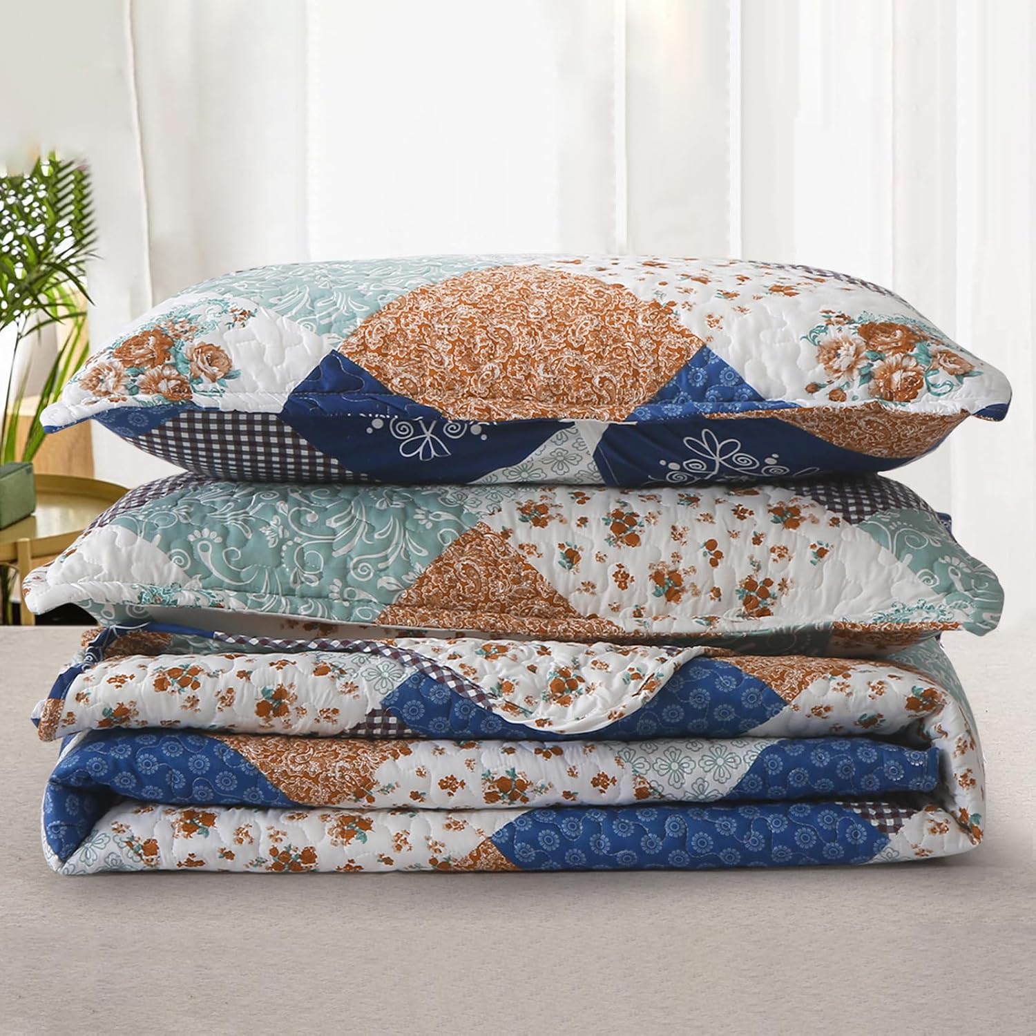 Dinjoy Reversible Patchwork Quilt Set King Size
