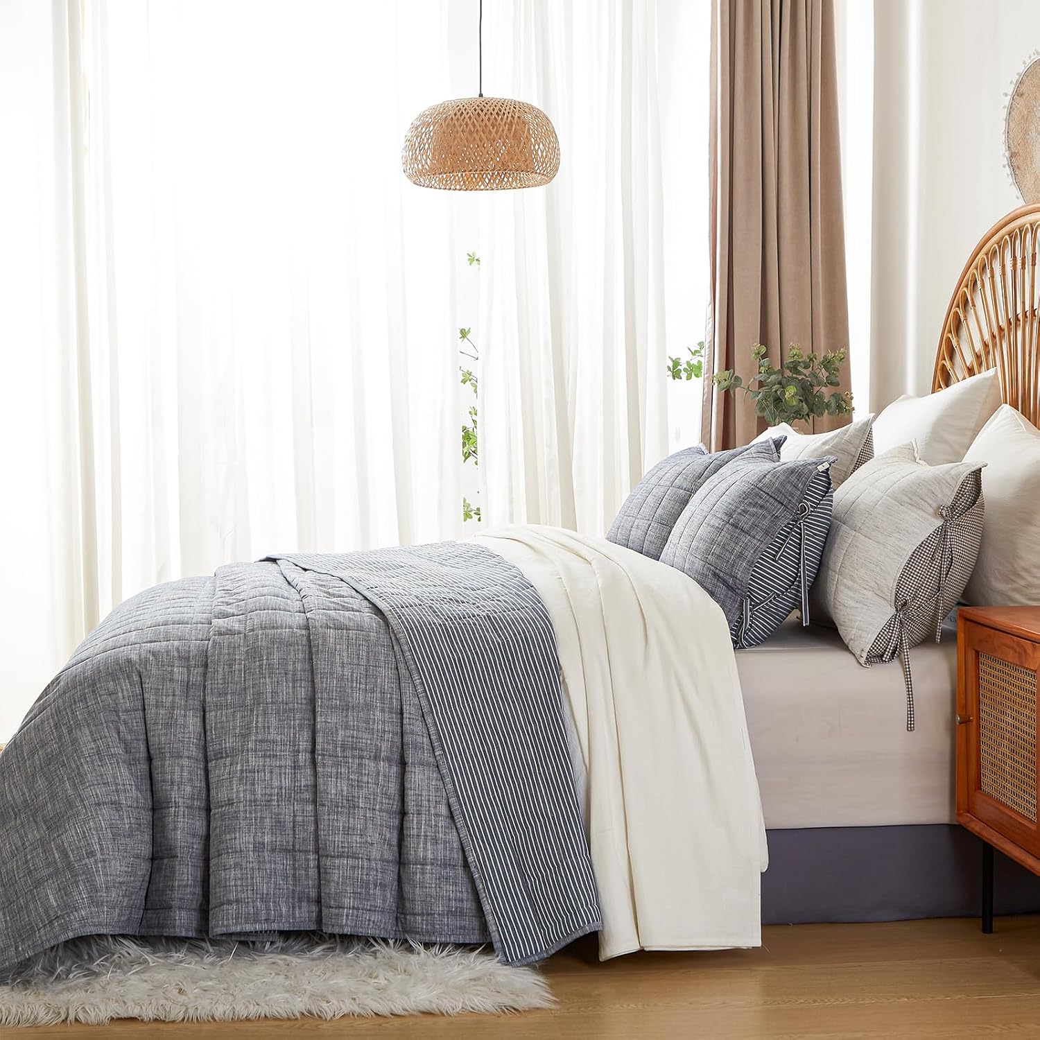 Softpage Cotton Quilt Bedding Set with Coverlet Pillow Shams
