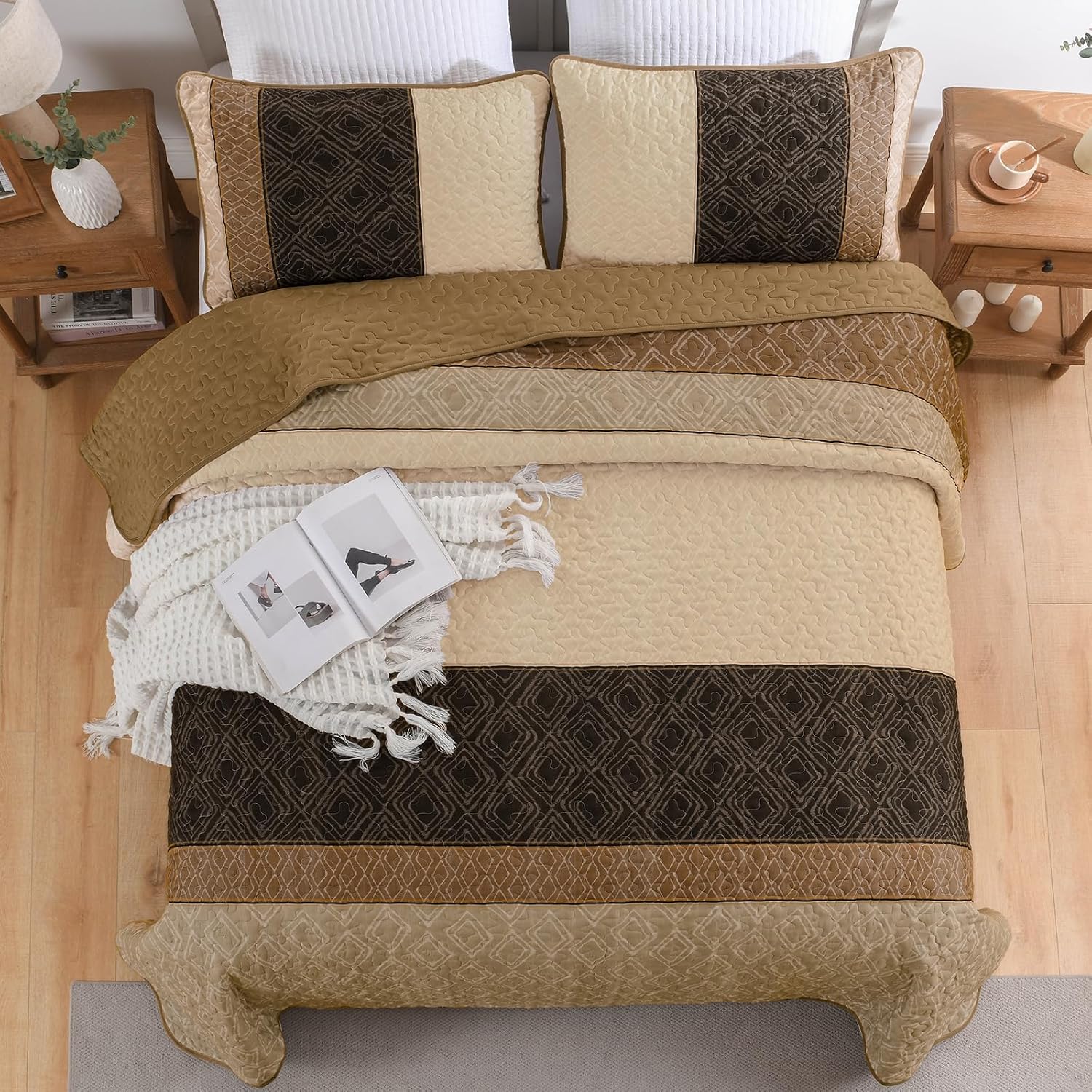 Boho Queen Quilt Set with 2 Pillow Shams Light Brown Microfiber Bedding Set