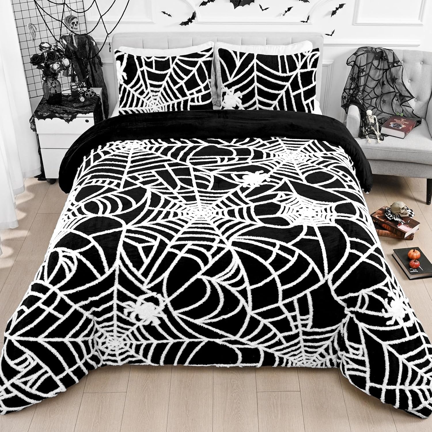 Yinhua Halloween Queen Comforter Set with Spider Web Design