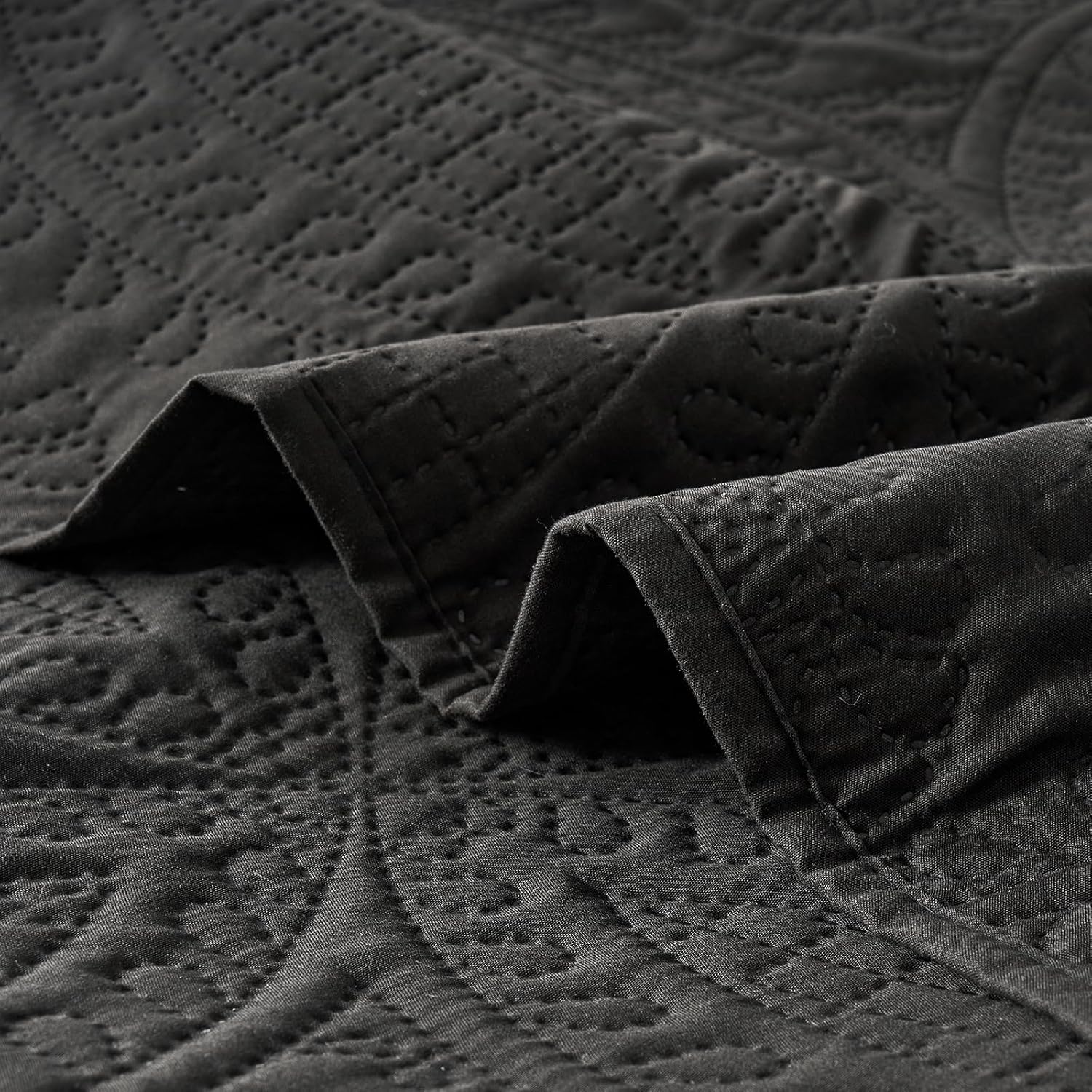 Akkialla Twin Quilt Bedding Set with Coin Pattern